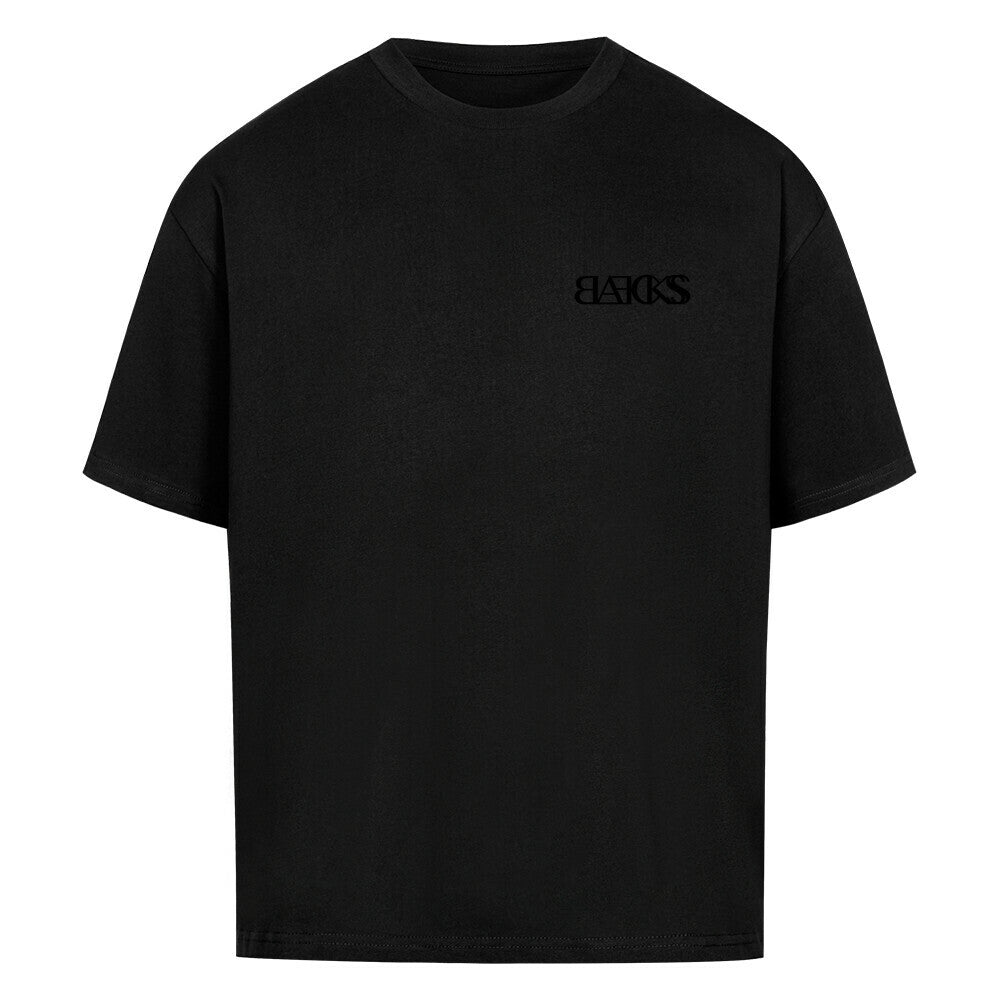 BLAECKSS Oversized Tee „Front Focus“ in Schwarz mit kleinem Frontprint, 240 GSM Baumwolle, ultraweich gebrusht, moderner Oversized-Fit mit Drop Shoulders.