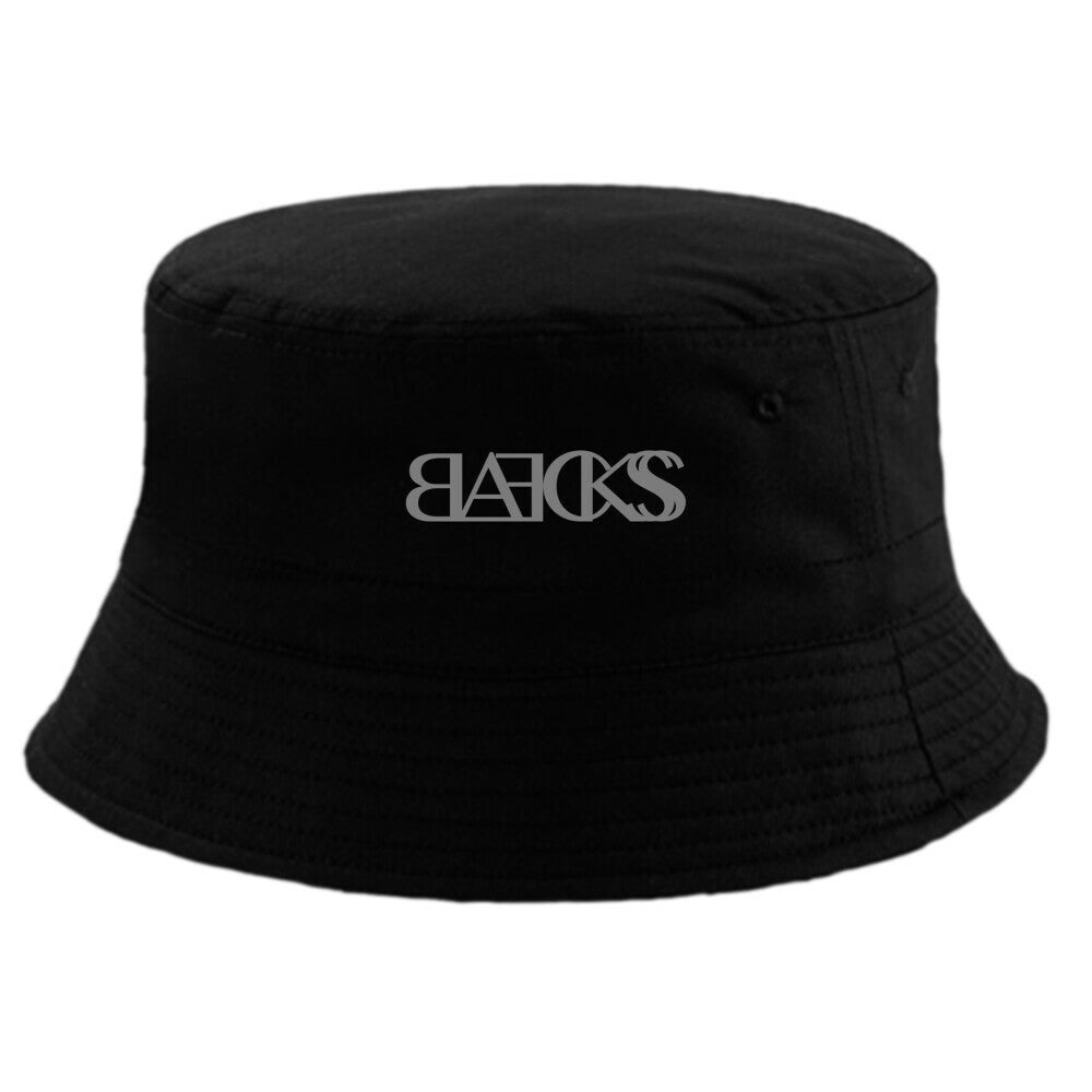 Blaeckss Bucket in Schwarz aus 100 % recyceltem Polyester, mit elastischem Kordelzug und Belüftungslöchern, moderner Streetwear-Style.